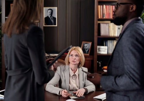 What qualifications do criminal defense attorneys need?